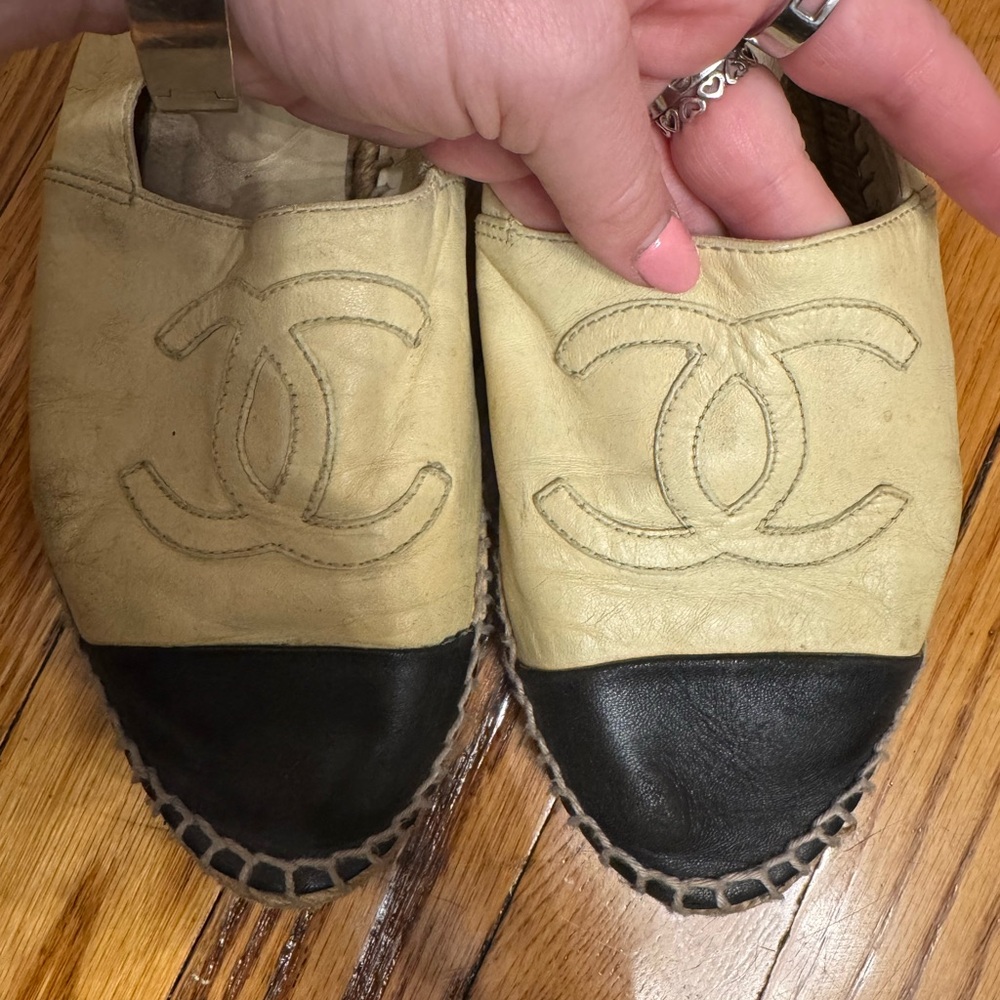 CHANEL Women's Black and Cream Espadrilles - Picture 3 of 4